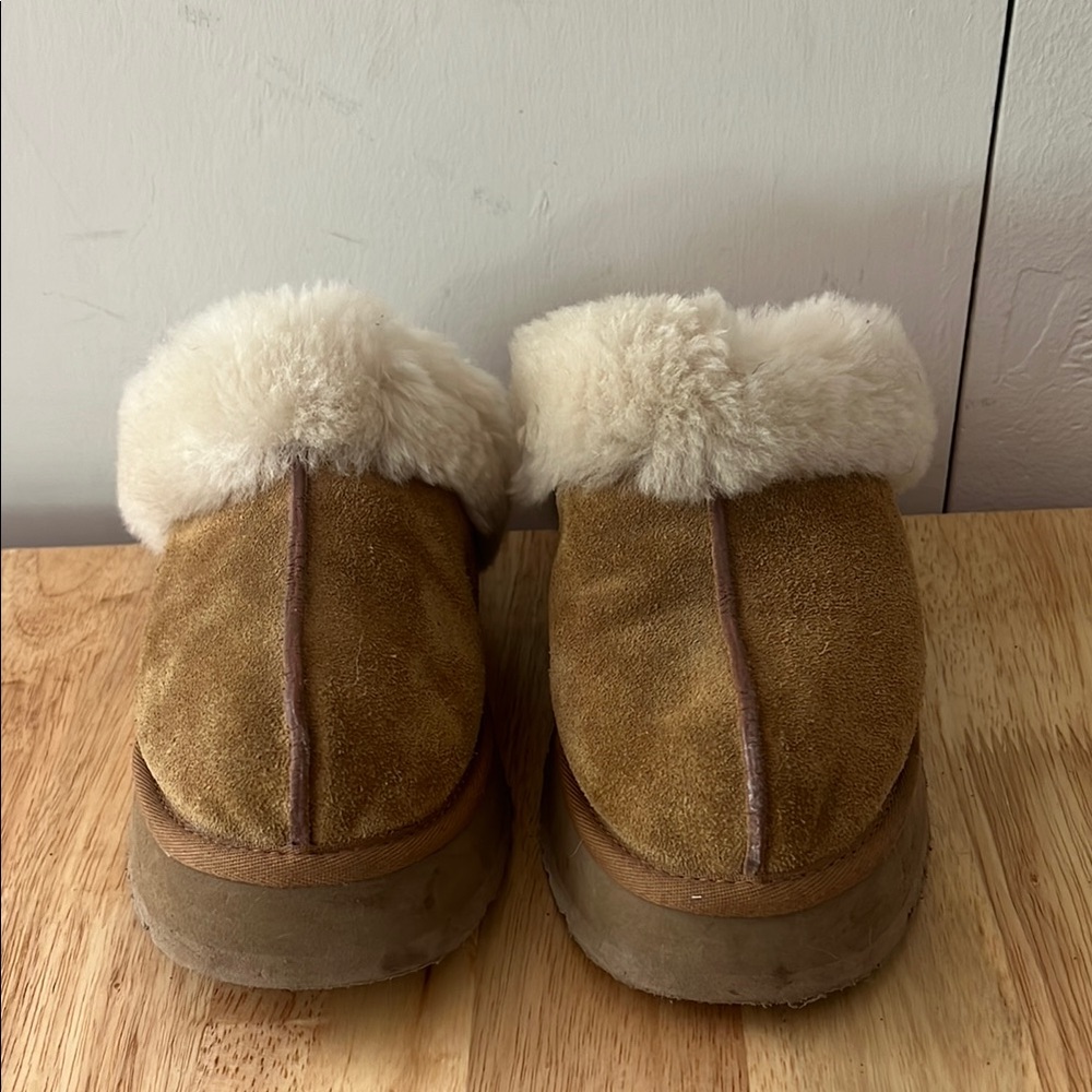 Cozy Tan Suede Slippers with Cream Fur Lining